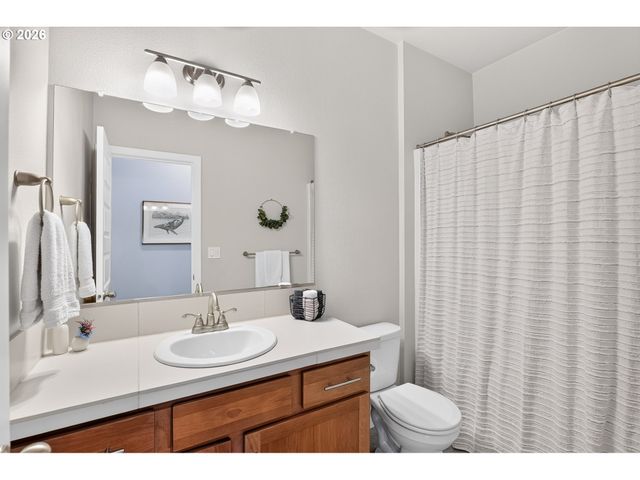708 E TAFT St, Carlton, OR 97111