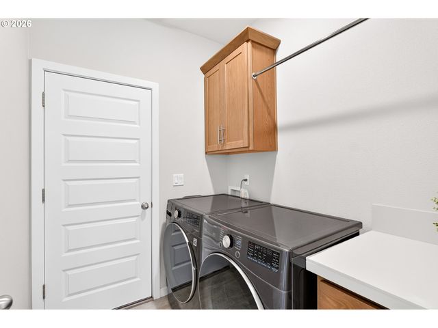 708 E TAFT St, Carlton, OR 97111