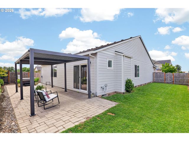 708 E TAFT St, Carlton, OR 97111