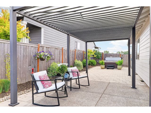 708 E TAFT St, Carlton, OR 97111
