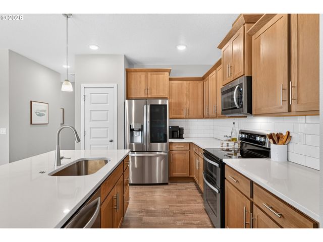 708 E TAFT St, Carlton, OR 97111