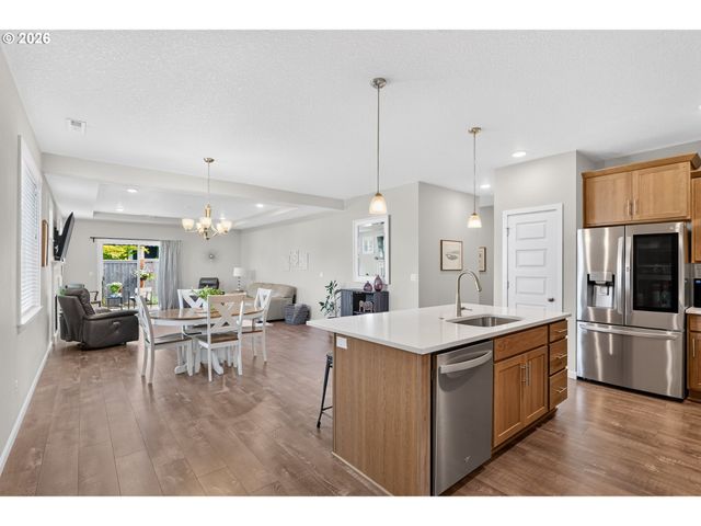 708 E TAFT St, Carlton, OR 97111