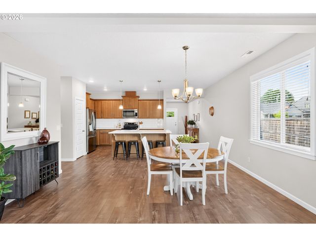 708 E TAFT St, Carlton, OR 97111