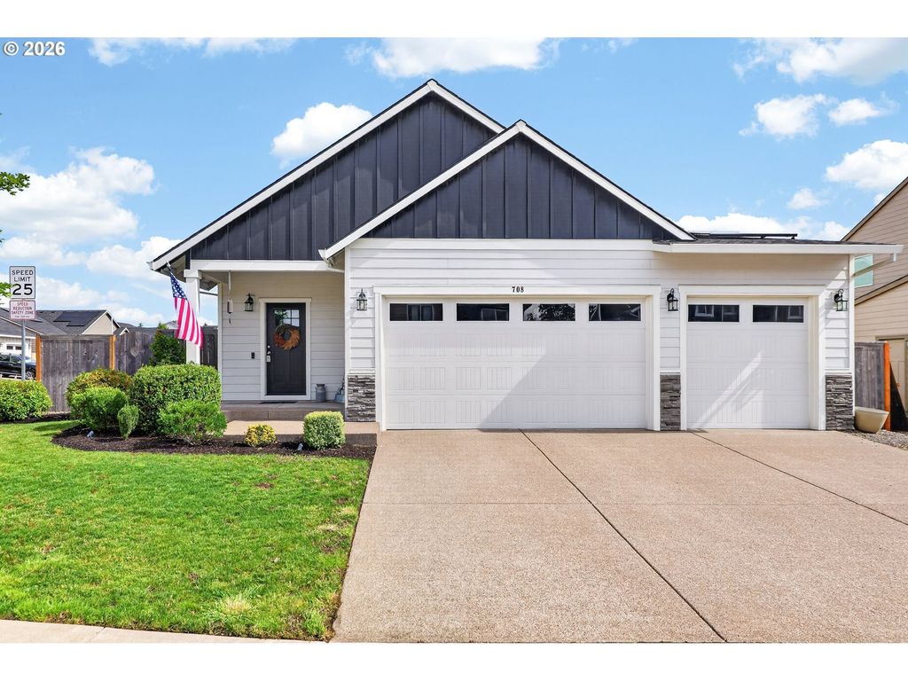 Image 1 of property listing at 708 E TAFT St, Carlton, OR 97111