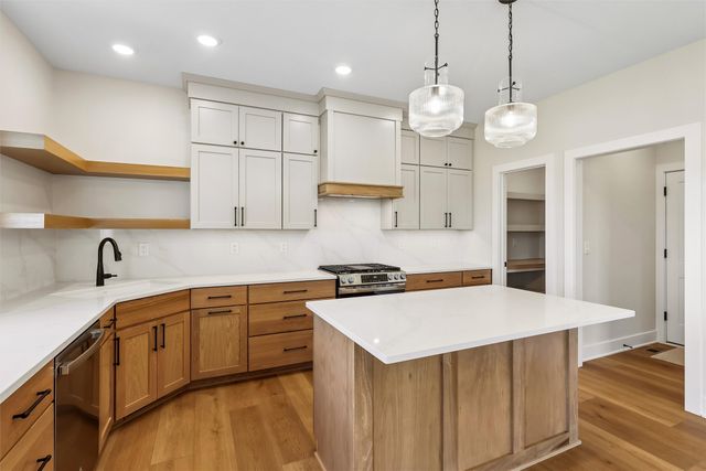 250 NW Copperleaf Court, Waukee, IA 50263