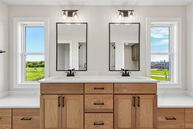 250 NW Copperleaf Court, Waukee, IA 50263