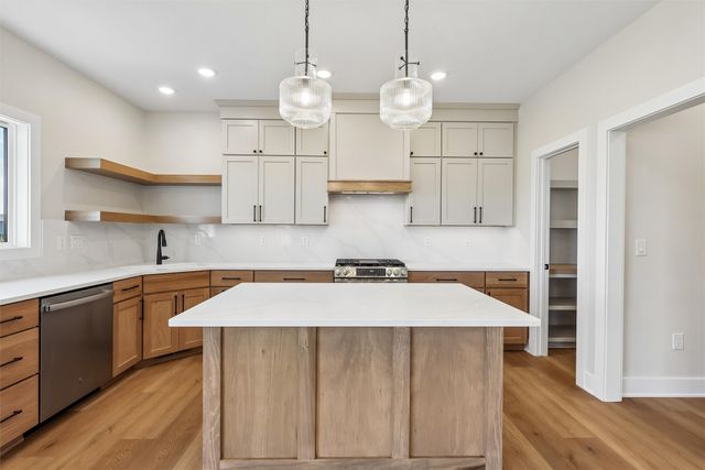 250 NW Copperleaf Court, Waukee, IA 50263
