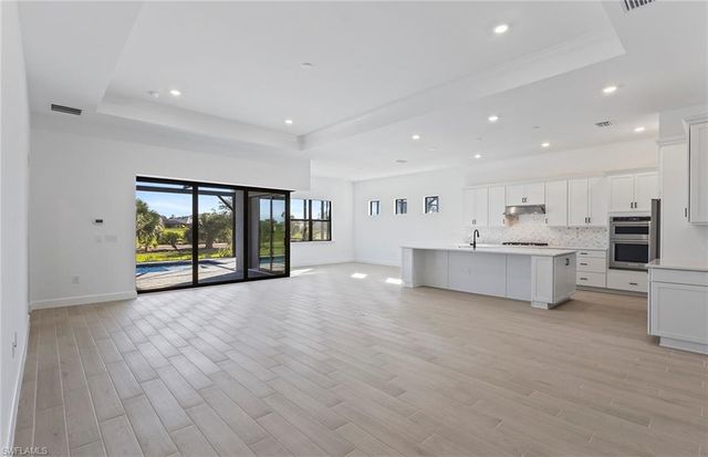 1992 Don Benito WAY, Naples, FL 34120