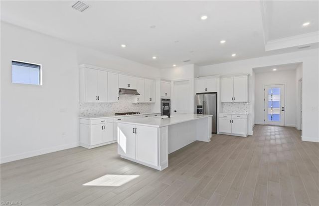 1992 Don Benito WAY, Naples, FL 34120