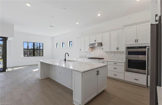 1992 Don Benito WAY, Naples, FL 34120