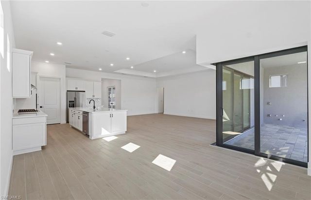 1992 Don Benito WAY, Naples, FL 34120