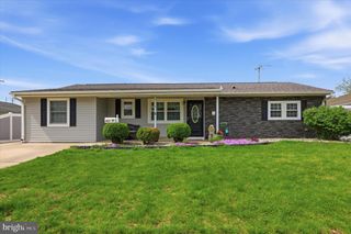 41 LAKESIDE DR #W, Levittown, PA 19054