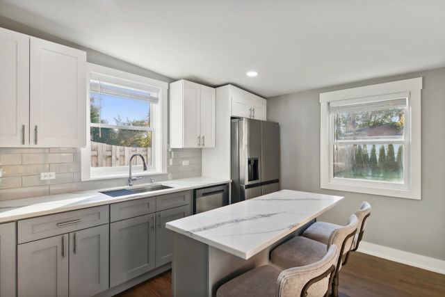 6734 N Hamlin Avenue, Lincolnwood, IL 60712