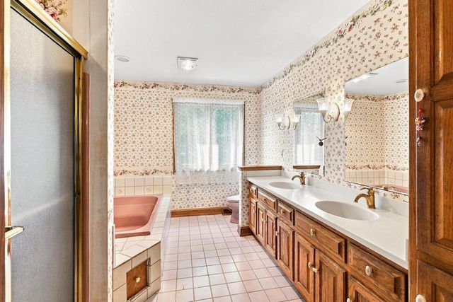 N26W30851 Golf Hills DRIVE, Pewaukee, WI 53072