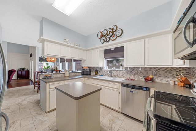 1501 Piney Woods Drive, Friendswood, TX 77546