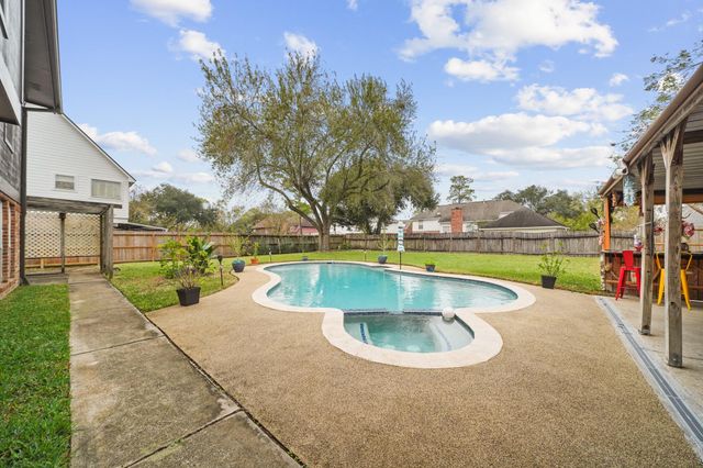 1501 Piney Woods Drive, Friendswood, TX 77546