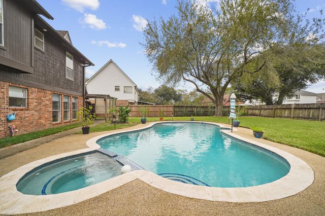 1501 Piney Woods Drive, Friendswood, TX 77546