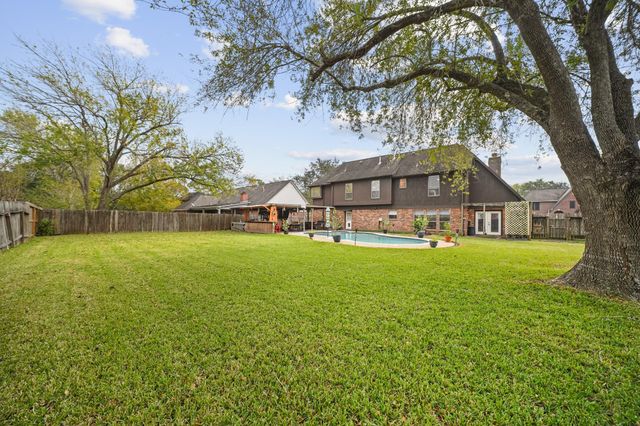 1501 Piney Woods Drive, Friendswood, TX 77546