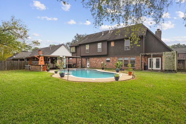 1501 Piney Woods Drive, Friendswood, TX 77546