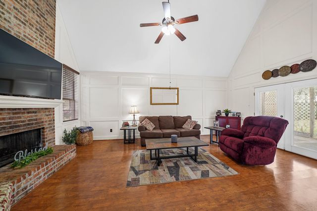 1501 Piney Woods Drive, Friendswood, TX 77546