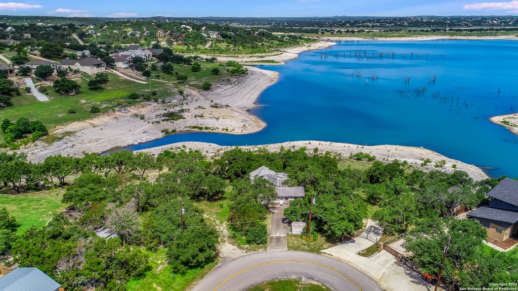 853 Glenn, Canyon Lake, TX 78133