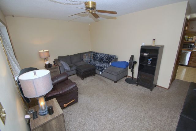 2704 WOOD DALE Avenue, Davenport, IA 52804