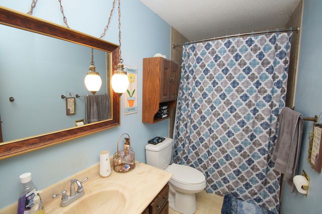 2704 WOOD DALE Avenue, Davenport, IA 52804