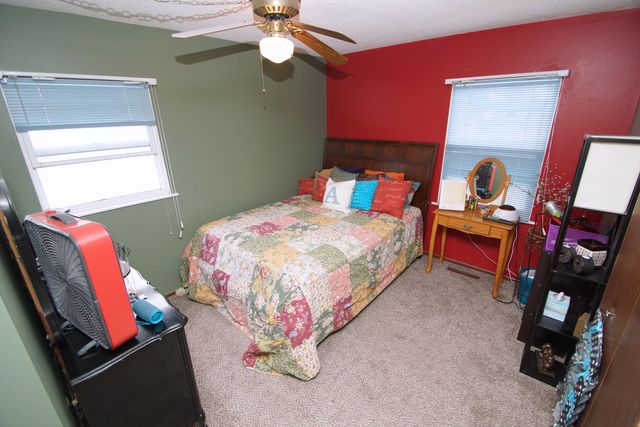 2704 WOOD DALE Avenue, Davenport, IA 52804