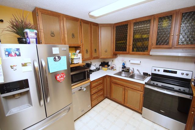 2704 WOOD DALE Avenue, Davenport, IA 52804