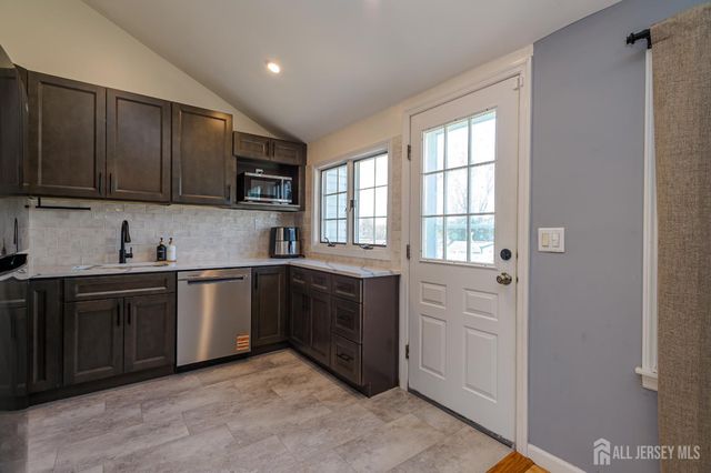 67 Albert Drive, Sayreville, NJ 08859