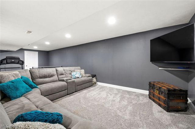 1286 Freeport Drive, Medina, OH 44256