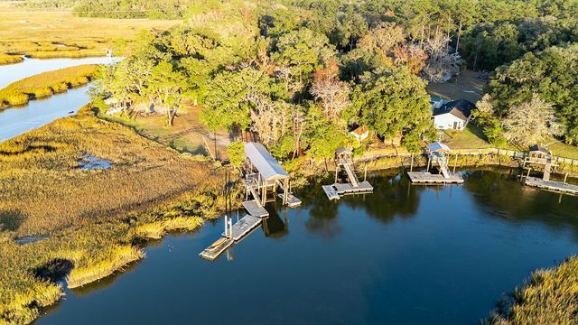 1222 River Drive NE, Townsend, GA 31331