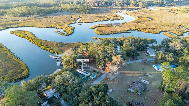 1222 River Drive NE, Townsend, GA 31331