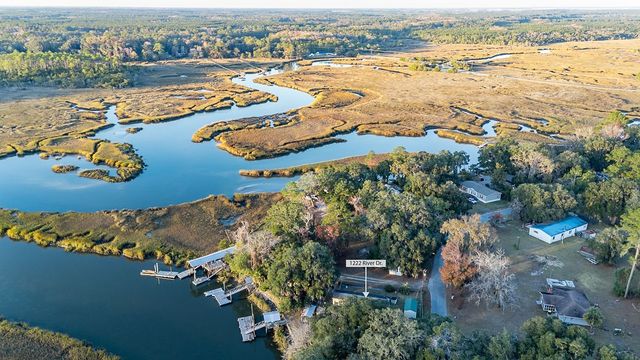 1222 River Drive NE, Townsend, GA 31331