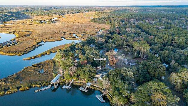 1222 River Drive NE, Townsend, GA 31331