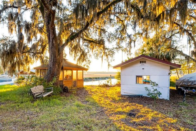 1222 River Drive NE, Townsend, GA 31331