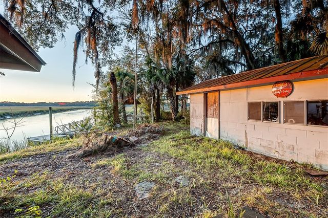 1222 River Drive NE, Townsend, GA 31331