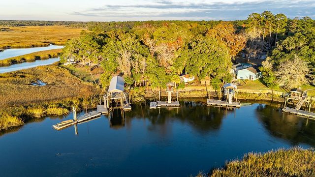 1222 River Drive NE, Townsend, GA 31331