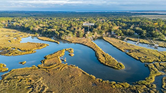 1222 River Drive NE, Townsend, GA 31331