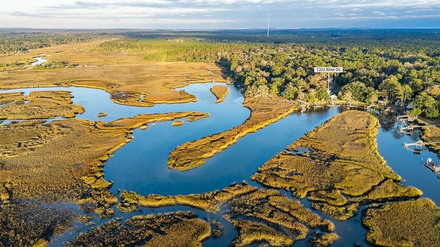 1222 River Drive NE, Townsend, GA 31331