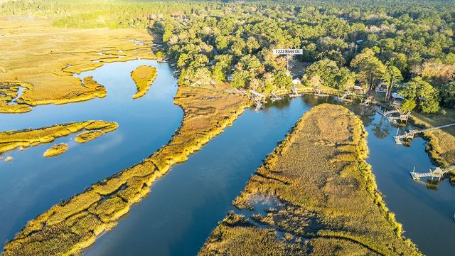 1222 River Drive NE, Townsend, GA 31331