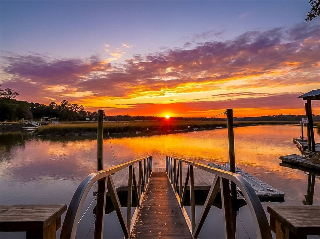 1222 River Drive NE, Townsend, GA 31331