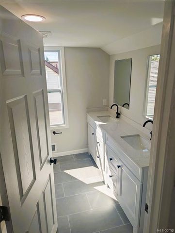 8244 Hupp Avenue, Warren, MI 48089