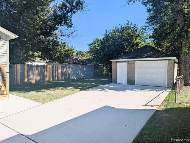 8244 Hupp Avenue, Warren, MI 48089