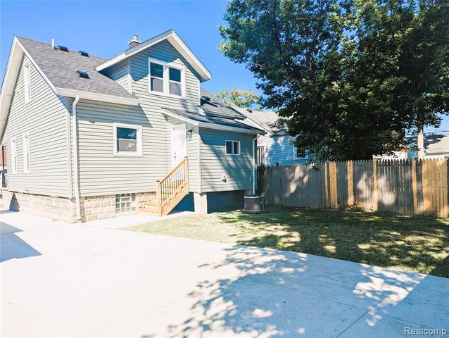 8244 Hupp Avenue, Warren, MI 48089