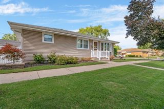 8952 S 55th Court, Oak Lawn, IL 60453