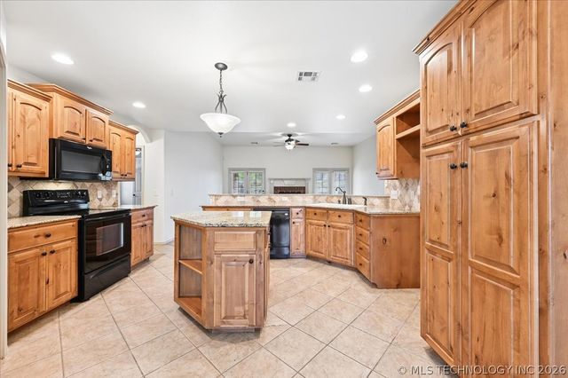 11015 S Lawrence Street, Jenks, OK 74037