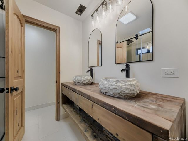 2610 S Vine St, Denver, CO 80210