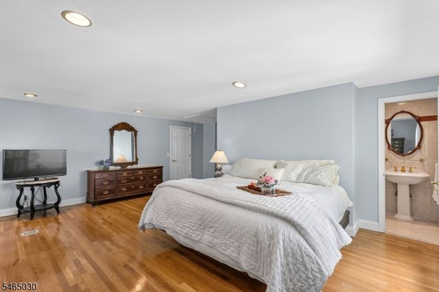 39 Lessing Rd, West Orange Twp., NJ 07052