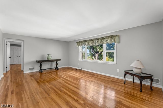 39 Lessing Rd, West Orange Twp., NJ 07052